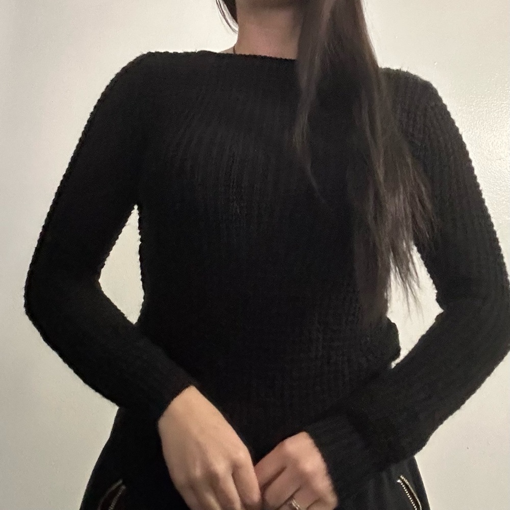 Sweater / Criss-Cross Back